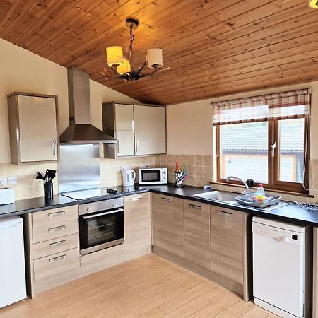 Lomond 5 With Private Hot Tub - Fife - Loch Leven - Lomond Hills - Pet Friendly Kelty Exterior foto
