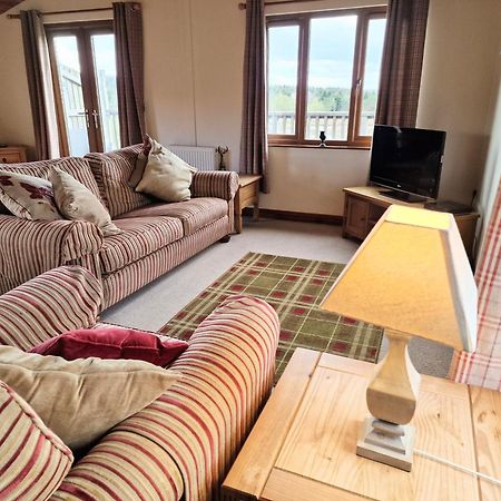 Lomond 5 With Private Hot Tub - Fife - Loch Leven - Lomond Hills - Pet Friendly Kelty Exterior foto