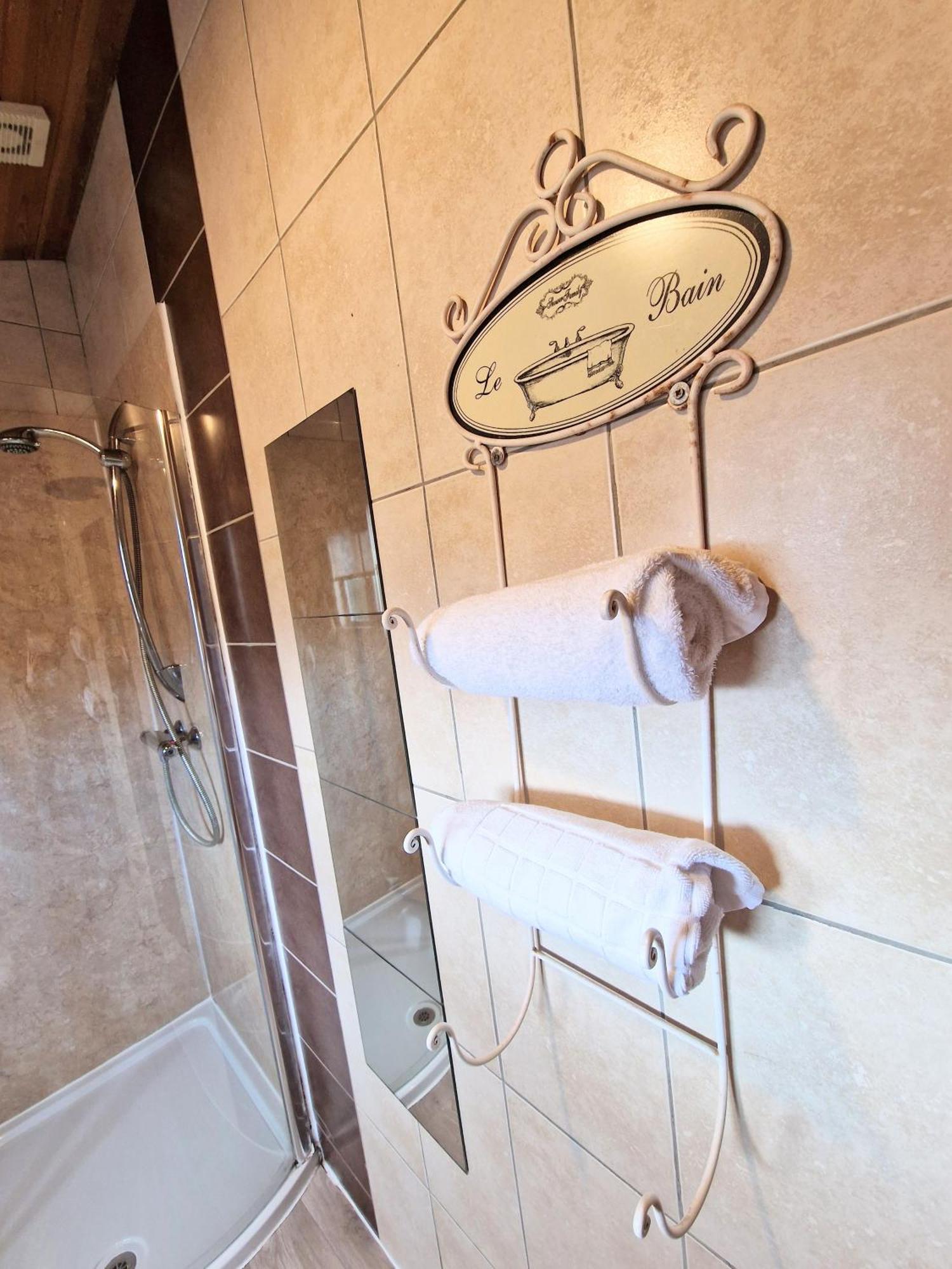 Lomond 5 With Private Hot Tub - Fife - Loch Leven - Lomond Hills - Pet Friendly Kelty Exterior foto