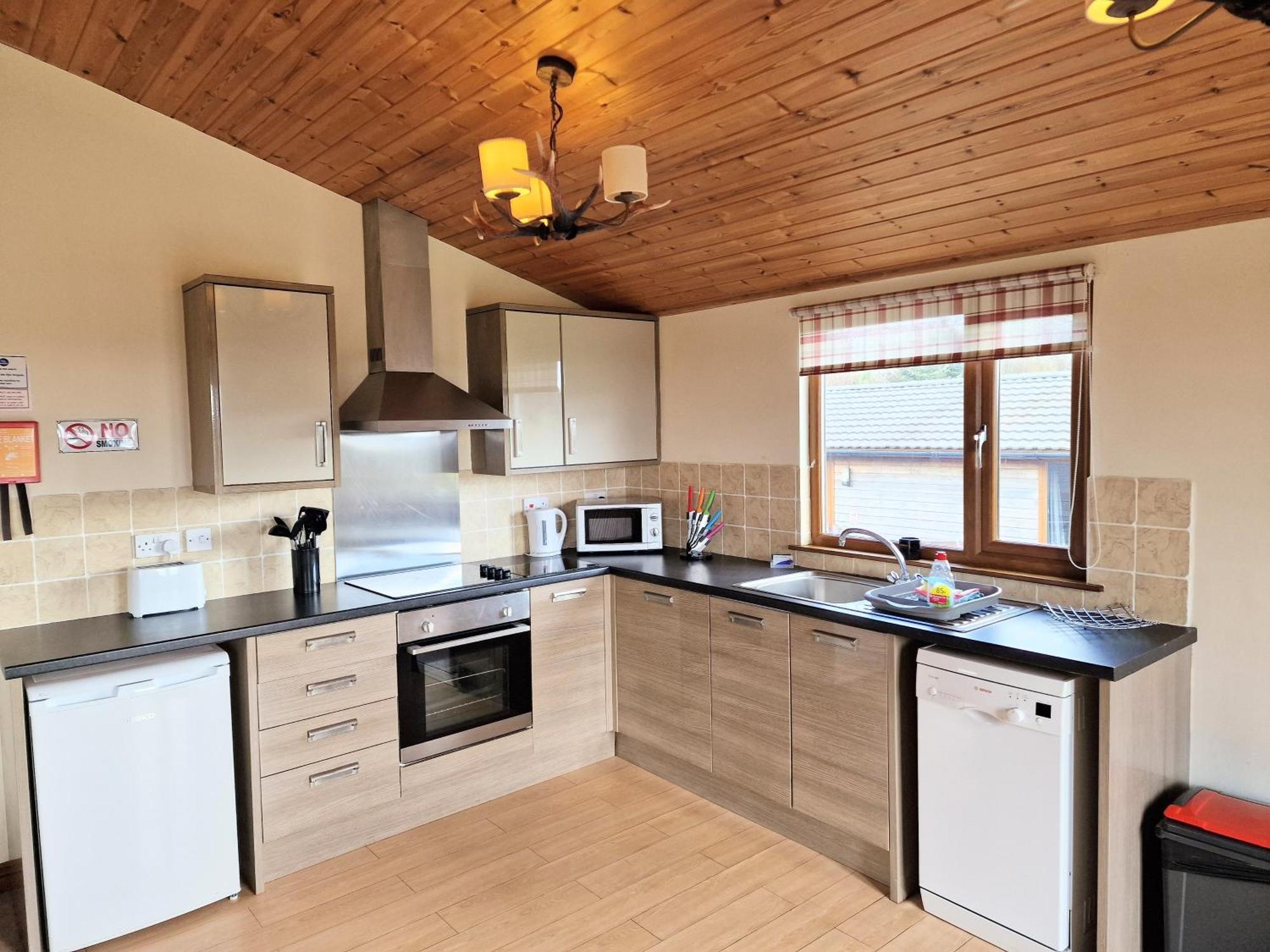Lomond 5 With Private Hot Tub - Fife - Loch Leven - Lomond Hills - Pet Friendly Kelty Exterior foto