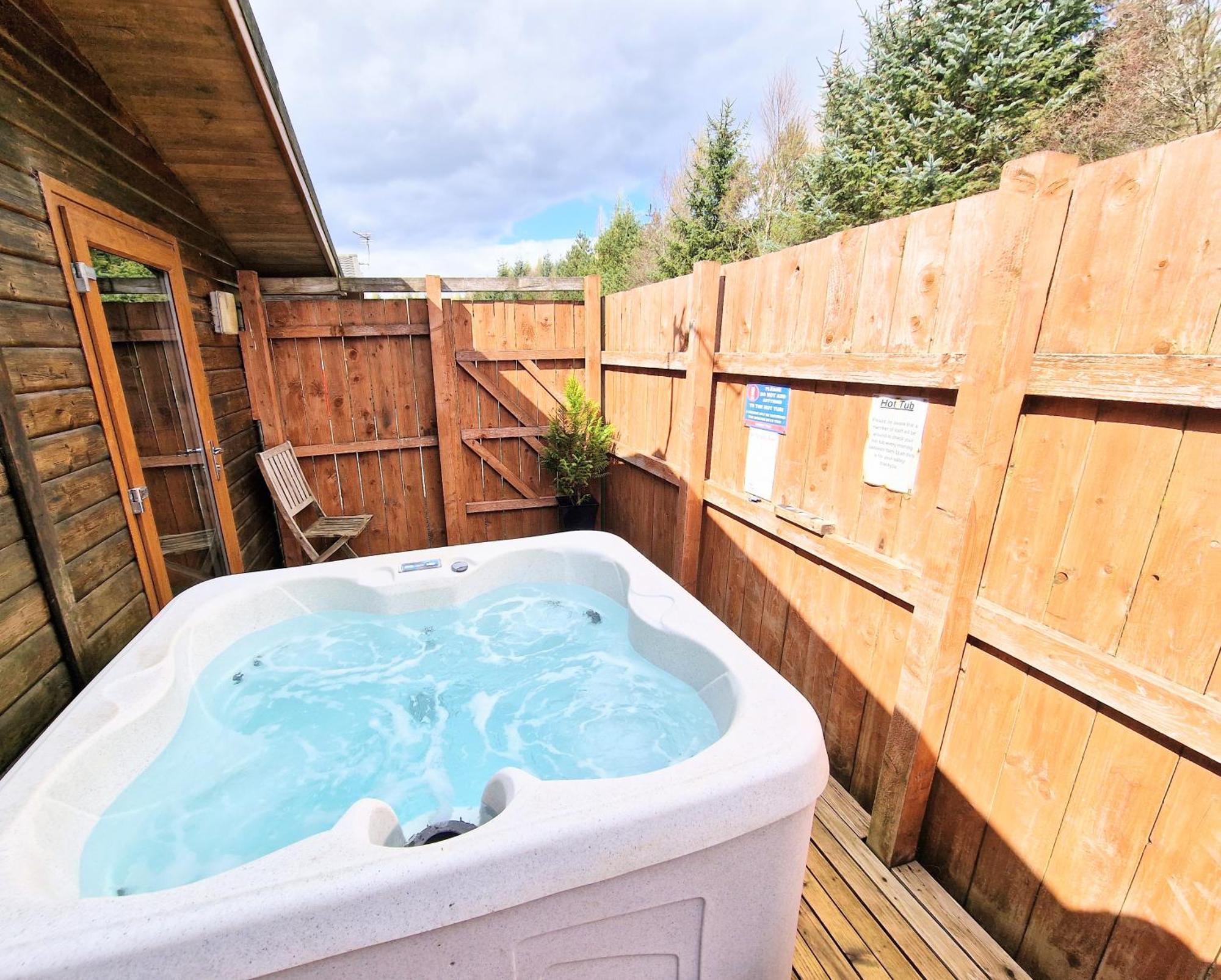 Lomond 5 With Private Hot Tub - Fife - Loch Leven - Lomond Hills - Pet Friendly Kelty Exterior foto
