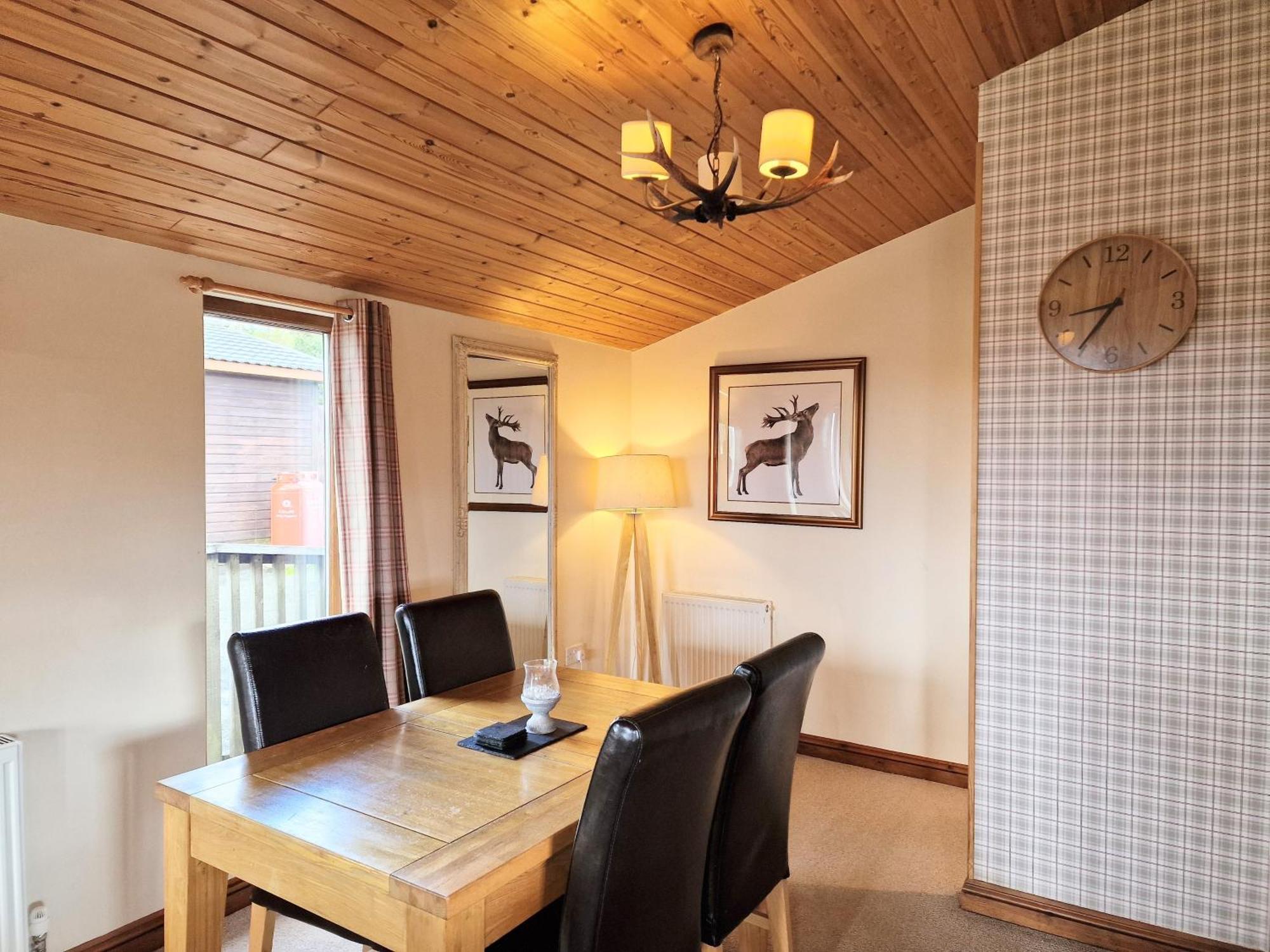 Lomond 5 With Private Hot Tub - Fife - Loch Leven - Lomond Hills - Pet Friendly Kelty Exterior foto