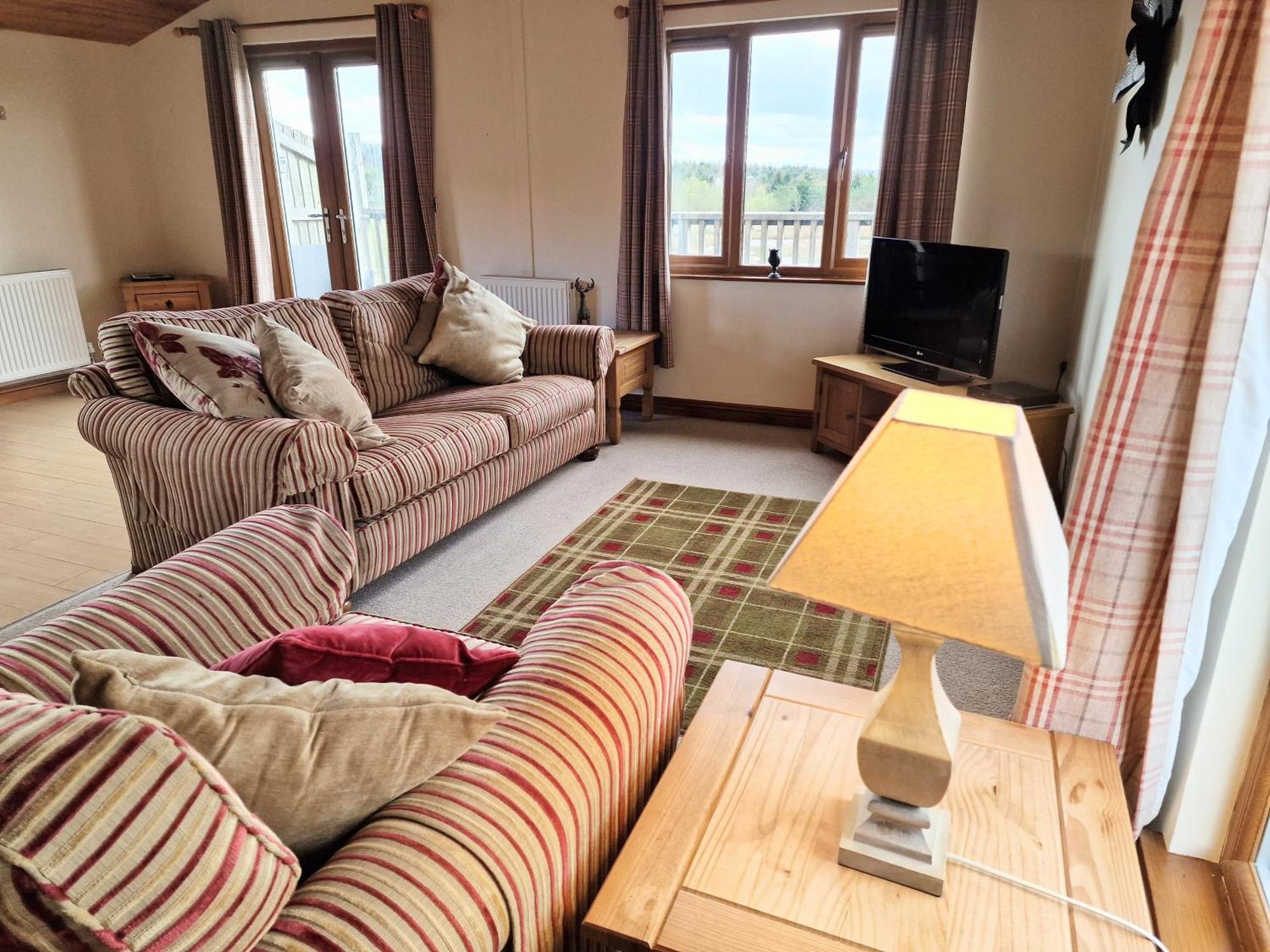 Lomond 5 With Private Hot Tub - Fife - Loch Leven - Lomond Hills - Pet Friendly Kelty Exterior foto