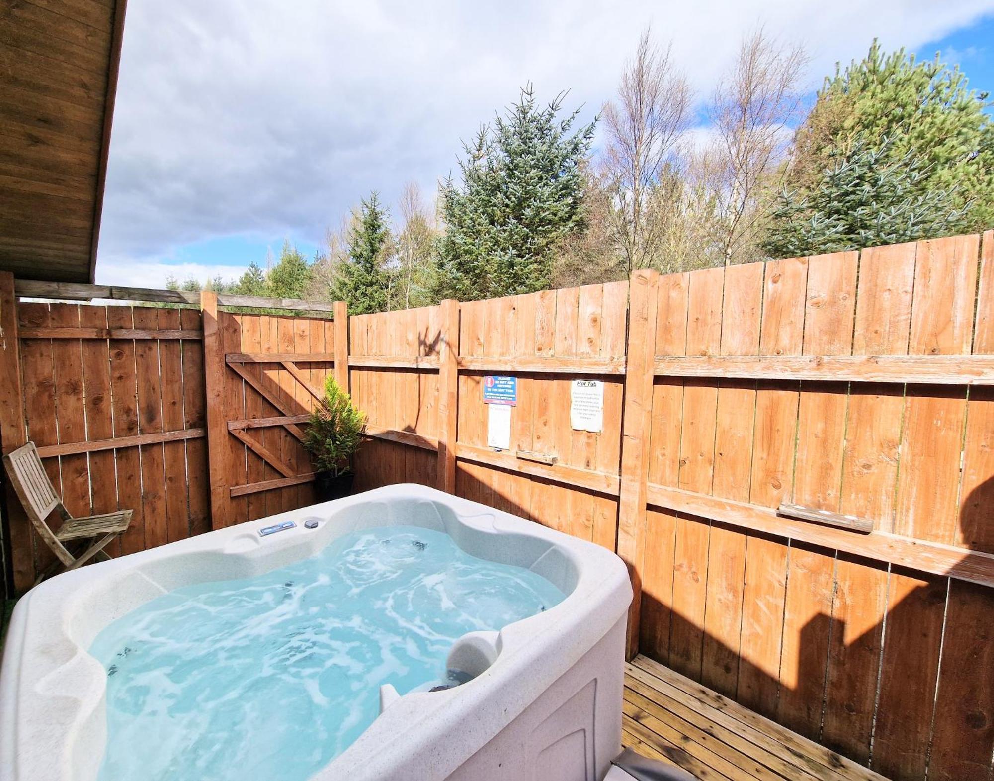 Lomond 5 With Private Hot Tub - Fife - Loch Leven - Lomond Hills - Pet Friendly Kelty Exterior foto